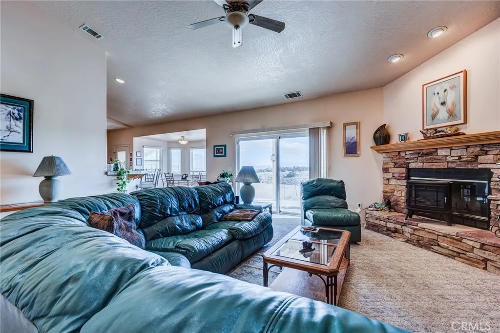 8605 Cantel Court, Oak Hills, California 92344 home-pic-17